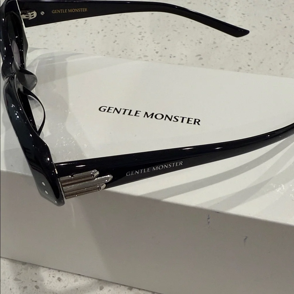 Authentic new gentle monster sunglasses - Picture 4 of 7